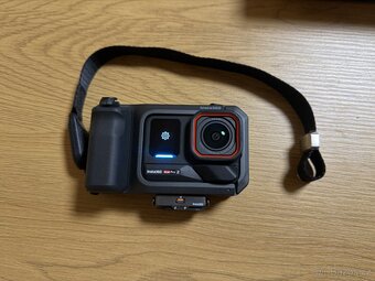 Insta360 Ace Pro 2 a insta360 X5 - 2