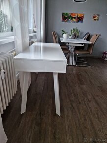 Prodám toaletní/pracovní stůl - 2