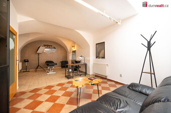 K pronájmu, vybavený tetovací salón (39 m2), centrum města Č - 2