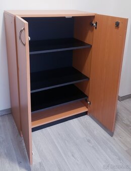 KANCELÁŘSKÁ SKŘÍŇKA SE ZÁMKEM - 2