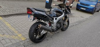 Honda CBR 900 RR FIREBLADE sc33 - 2