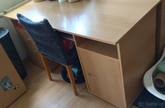 Prodám psací stůl dekor buk - 2