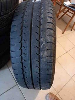 Pneu 205/60/16 - 2