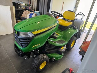 Zahradní traktor John Deere - 2