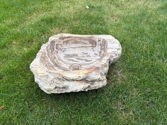 Umyvadlo ze zkamenělého dřeva - 2