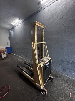 Ruční elektrický vysokozdvižný vozí BELET za 13000 - 2