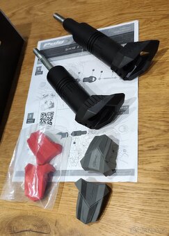 BMW F900 R - Padací protektory PUIG, včetně náhradních gum - 2