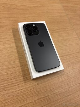 Apple iPhone 15 Pro 128GB černý titan - 2