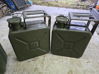 Plechové kanistry 2x10l a 2x5l - 2