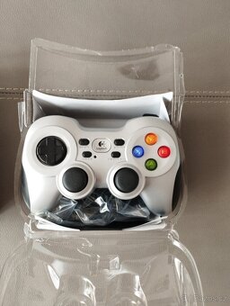 Gamepad Logitech F710 Wireless - 2