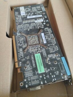 ATI Radeon HD 5850 1GB GDDR5 PCIe GV-R585D5-1GD-B - 2