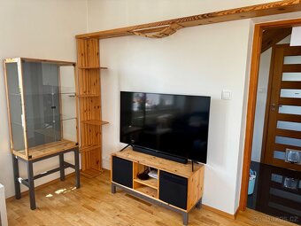 Ikea TV skřínka z borovicového masivu vc. úložných boxu - 2