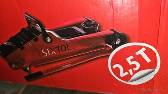 Hydraulický hever na 2.5T Skoro nový. - 2
