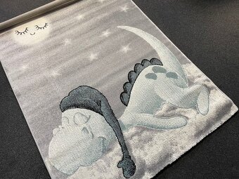 Dětský koberec Bambi 840 blue se spícím dráčkem (N.O.V.Ý) - 2