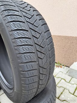 2x zimní pneu PIRELLI 235/55/19 - 2