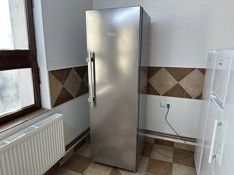 831 Chladnice bez mrazáčku ARISTON HOTPOINT nerez A++ - 2