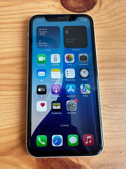 Apple IPhone 11 64GB - top stav - 2