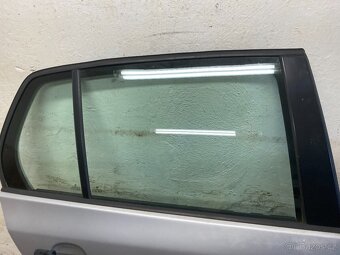 VW GOLF 5 2003-2008 - PRAVÉ ZADNÍ DVEŘE KOMPLETNÍ LA7W - 2