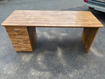 Kancelářský stůl, pěkný, včetně šuplíků; více kusů i dekorů - 2