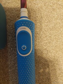 Detsky elektricky kartacek Oral B - 2