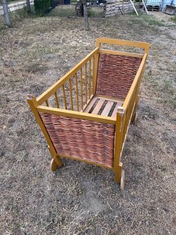 STAROŽITNÁ DĚTSKÁ POSTÝLKA - 2