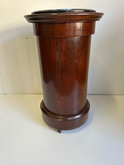 Sloup - stolek biedermeier - originál. - 2