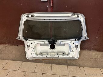 Zadní páté dveře víko GOLF 5 - 2