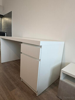MALM - Stůl - 2