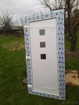 Plastové vchodové dveře - 2