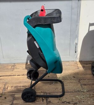Drtič větví Bosch AXT Rapid 2000 - 2