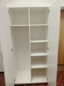 Skříň šatní - 2