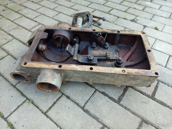 Víko hydrauliky Zetor - 2