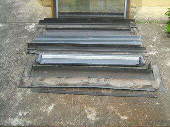 Prodám starší okno Velux - 2
