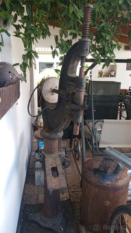 Stojanova vrtačka litinová historický kousek - 2