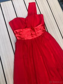 Červené dlouhé maturitní / plesové šaty - 2