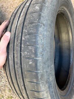 Goodyear grip 215/55/17 - 2
