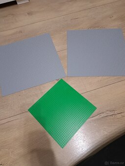 Lego podložky - 2 x šedé a 1 x zelená - 2