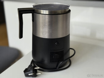 Indukční napěňovač mléka černý Tchibo - 2