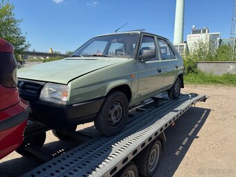 Prodám škoda favorit Bez TP - vada tesnení pod hlavou - 2