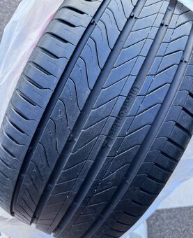 Continental Ultracontact 245/45/18 - 2
