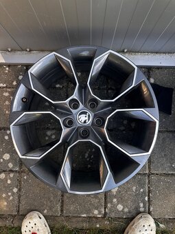Prodám 2ks R19 originál Škoda Extreme - 2