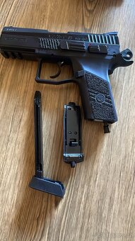 Cz-75 P-07 plynová pistole - 2