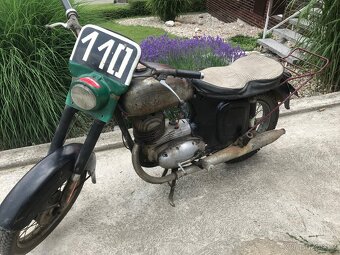 Veterán motorka Čz 175 - 2