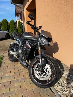 Triumph street triple RS 765 - 2