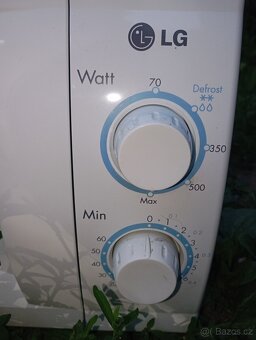 Mikrovlnka LG 770 Wattů - 2