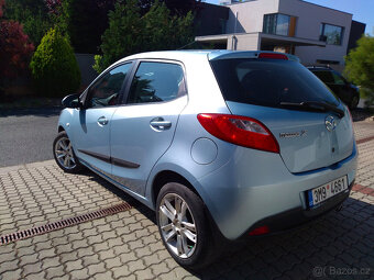 Prodám Mazda 2 1.3 63Kw benzín, r. 2009, nová v ČR. - 2
