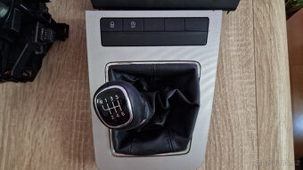 Díly Škoda Octavia 3, klima, rámeček řadící páky... - 2