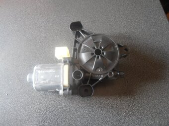 5Q0 959 802 A PZ Motorek stahování okna - 2