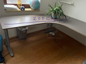 Pracovní stůl - 2