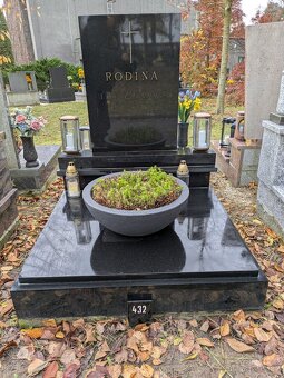 Pomník na urnový hrob (cca 6 uren) - 2